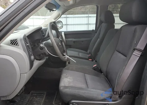 2013 Chevrolet Silverado C1500 Ls z USA, uszkodzony, nr VIN 3GCPCREA6DG252848